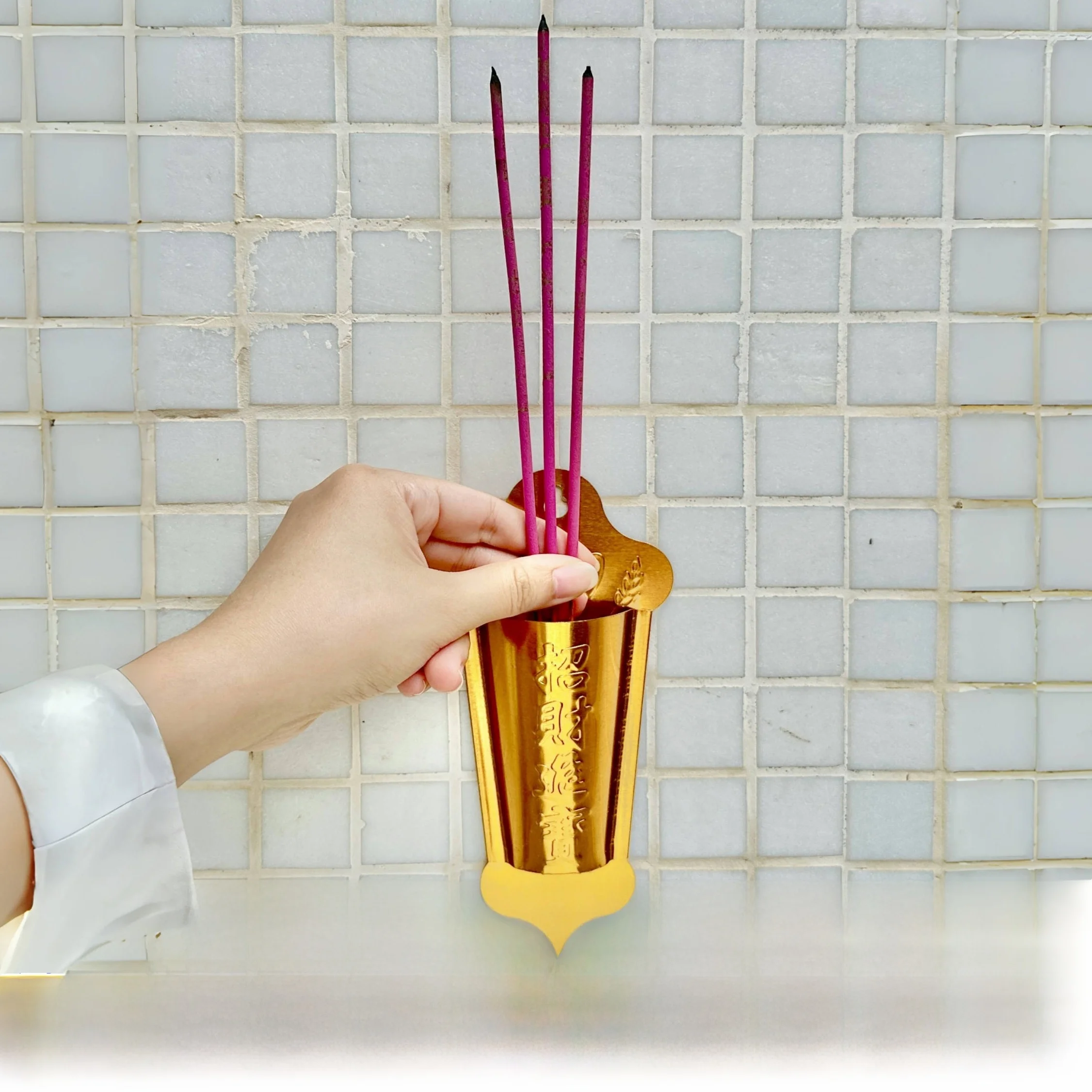 Золотой настенный держатель для благовоний из нержавеющей стали, декор для дома, подставка для благовоний «Бог Дверей», подсвечник для улицы
Золотой настенный держатель для благовоний из нержавеющей стали, декор для дома, подставка для благовоний «Бог Дверей», подсвечник для улицы