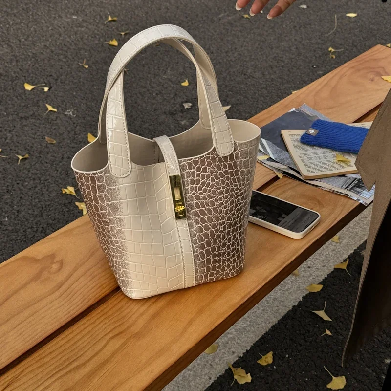 Women's Minimalist Diaper Bag Elegant Crossbody Handbag Luxury Vintage Tote Designer Leather For A Trendy Fashion Look
Women's Minimalist Diaper Bag Elegant Crossbody Handbag Luxury Vintage Tote Designer Leather For A Trendy Fashion Look