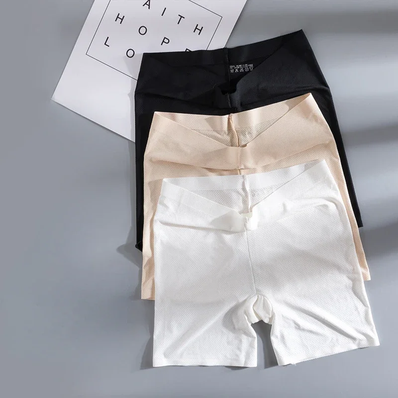 Летние тонкие дышащие женские защитные шорты больших размеров, высокоэластичные бесшовные брюки, женское нижнее белье, защитные штаны, 3 цвета
Летние тонкие дышащие женские защитные шорты больших размеров, высокоэластичные бесшовные брюки, женское нижнее белье, защитные штаны, 3 цвета