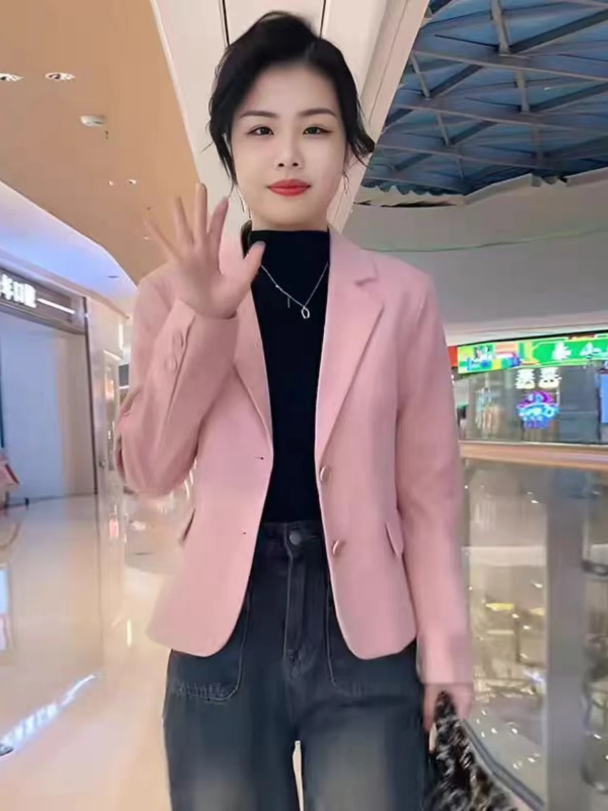 Pink Short Suit Jacket Women's Casual 2024 New Spring Autumn Small Size Korean Version High Design Sense Western Clothes
Pink Short Suit Jacket Women's Casual 2024 New Spring Autumn Small Size Korean Version High Design Sense Western Clothes