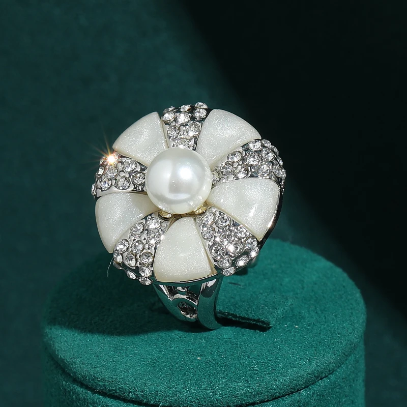 Vintage Round Pearl Rings For Woman High Quality Silver Color Natural Stone Rhinestone Wedding Luxury Jewelry Designer 2026 New
Vintage Round Pearl Rings For Woman High Quality Silver Color Natural Stone Rhinestone Wedding Luxury Jewelry Designer 2026 New