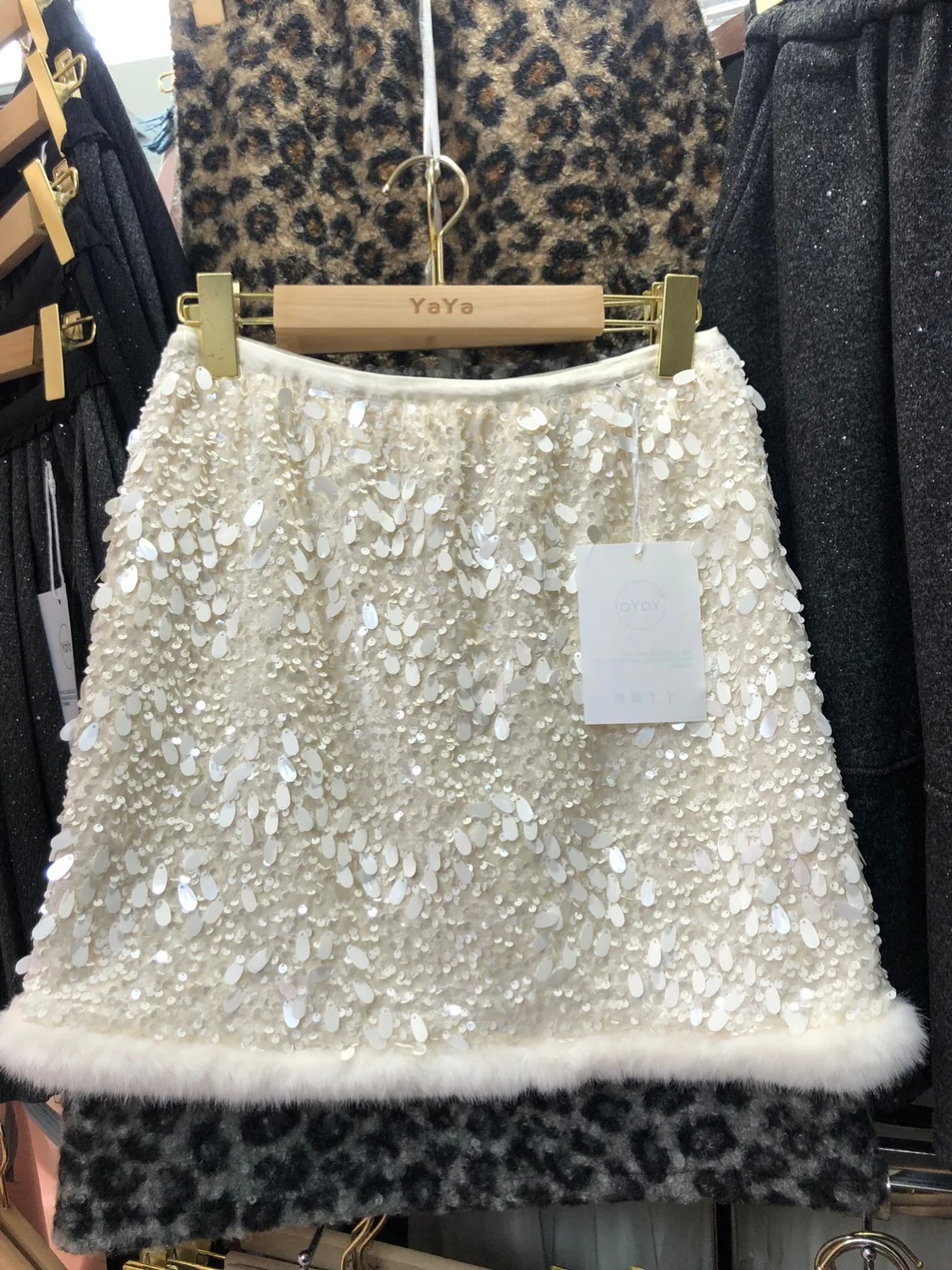 Женская юбка с пайетками А-силуэта, облегающая, с высокой талией, для зимних новогодних мероприятий
Женская юбка с пайетками А-силуэта, облегающая, с высокой талией, для зимних новогодних мероприятий