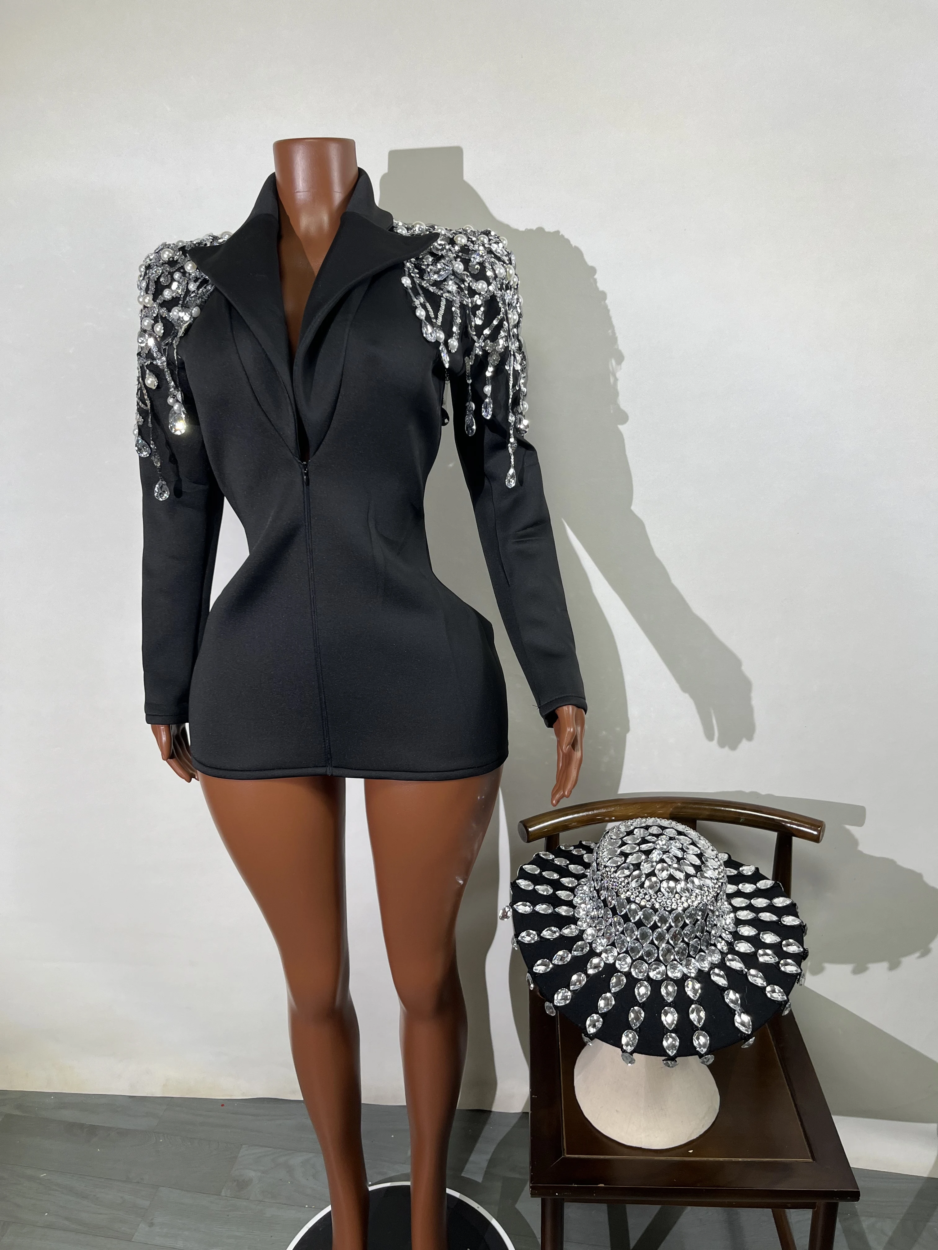 Sparkly Sequins Rhinestones Big Sleeves Black Jacket Sexy Singer Dancer Nightclub Jazz Dance Costume Performance Show Stage Wear
Sparkly Sequins Rhinestones Big Sleeves Black Jacket Sexy Singer Dancer Nightclub Jazz Dance Costume Performance Show Stage Wear