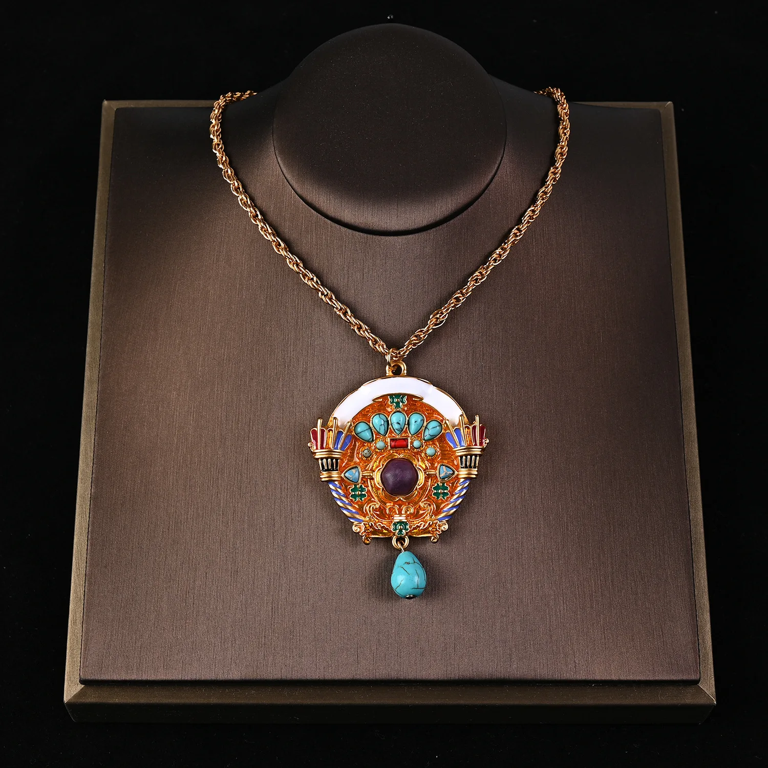 New European and American Vintage Exaggerated Electric Gold-plated Necklace Women's Ffashion Accessories
New European and American Vintage Exaggerated Electric Gold-plated Necklace Women's Ffashion Accessories