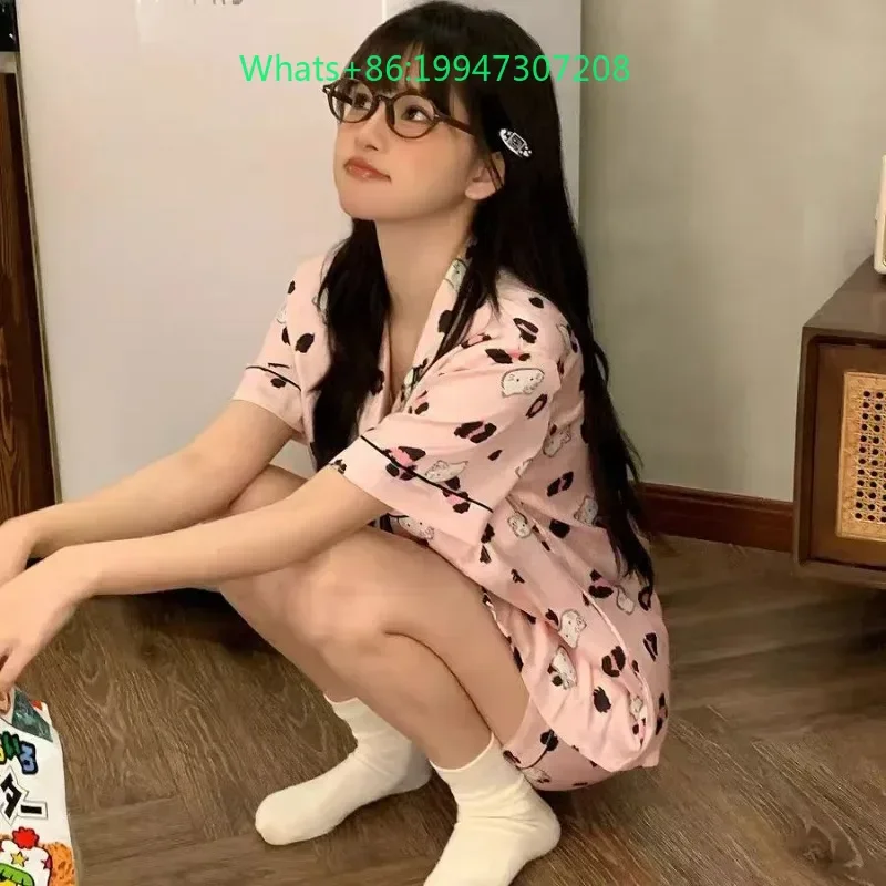 Summer new pink lapel cartoon Hello Kitty ice silk pajamas women's short-sleeved shorts casual loungewear set
Summer new pink lapel cartoon Hello Kitty ice silk pajamas women's short-sleeved shorts casual loungewear set