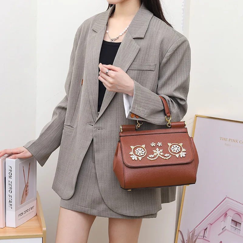 Sparkling Rhinestone Evening Bag - Luxury Mini Crossbody Clutch for Wedding Party Gala, Asian Inspired Beaded Purse 
Sparkling Rhinestone Evening Bag - Luxury Mini Crossbody Clutch for Wedding Party Gala, Asian Inspired Beaded Purse