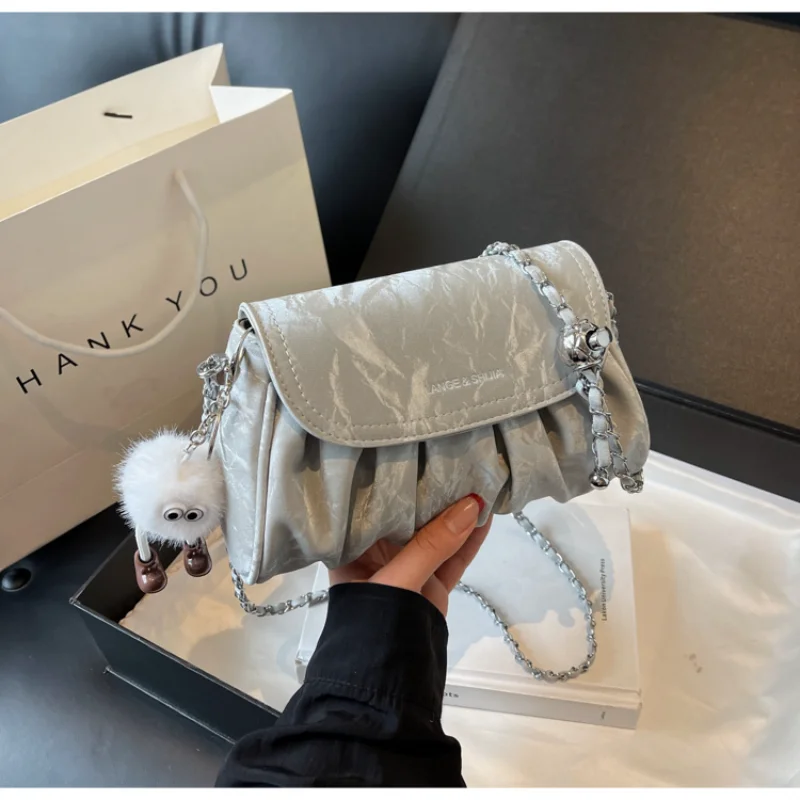 Очаровательный кулон-подвеска с нежной цепочкой. Сумка через плечо. Стильная и универсальная сумка через плечо. Повседневная сумка на цепочке.
Очаровательный кулон-подвеска с нежной цепочкой. Сумка через плечо. Стильная и универсальная сумка через плечо. Повседневная сумка на цепочке.