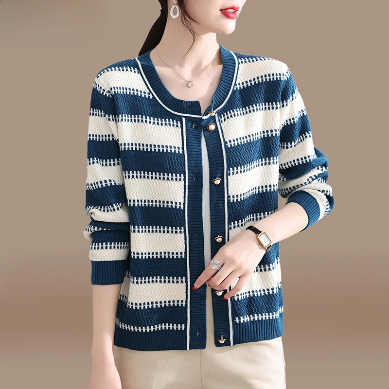 Вязаный кардиган Sli для женщин среднего возраста, осенне-весенний, легкий свитер, модный цветной кардиган с круглым вырезом
Вязаный кардиган Sli для женщин среднего возраста, осенне-весенний, легкий свитер, модный цветной кардиган с круглым вырезом