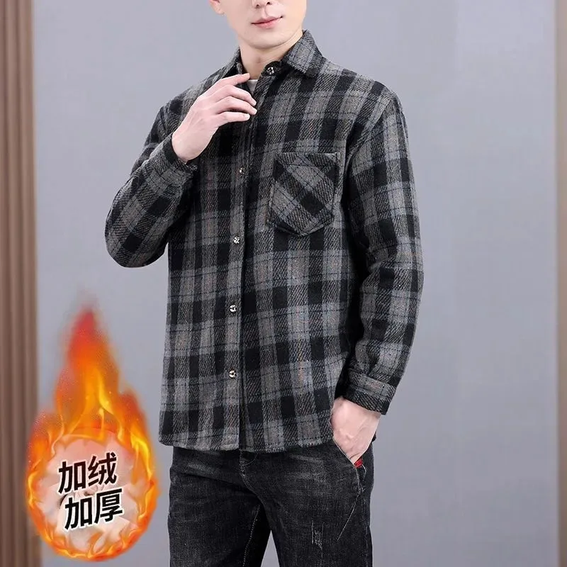 Осенне-зимняя клетчатая пуговица с лацканами контрастного бархата, утолщенная мужская теплая рубашка, повседневный модный топ
Осенне-зимняя клетчатая пуговица с лацканами контрастного бархата, утолщенная мужская теплая рубашка, повседневный модный топ