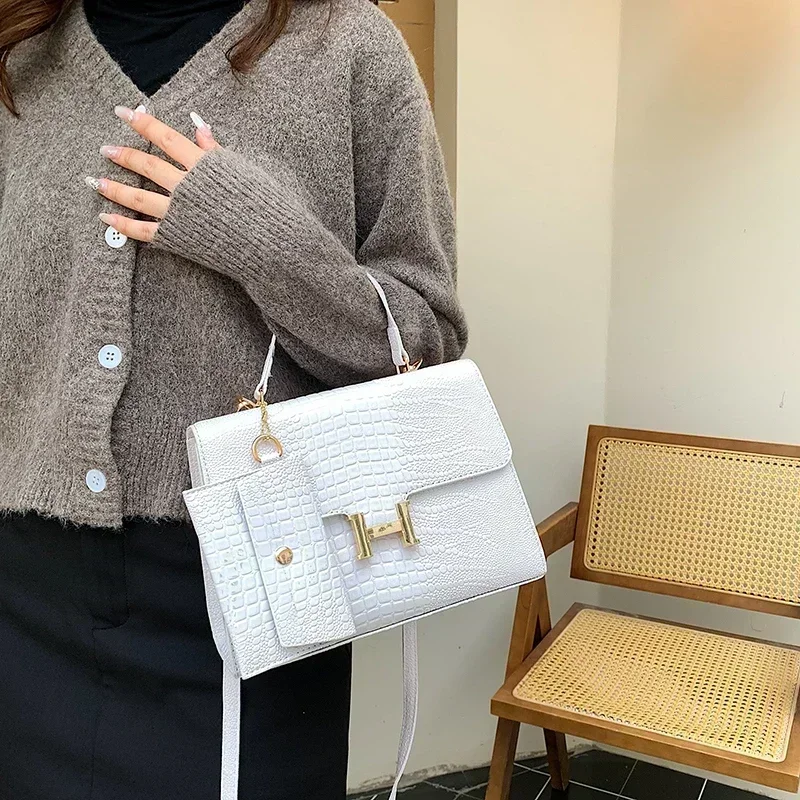 Popular Women's Leather Crossbody Bag Messenger Bag Tote for Travel By Famous Designer Luxury Brand Elegant Handbags
Popular Women's Leather Crossbody Bag Messenger Bag Tote for Travel By Famous Designer Luxury Brand Elegant Handbags