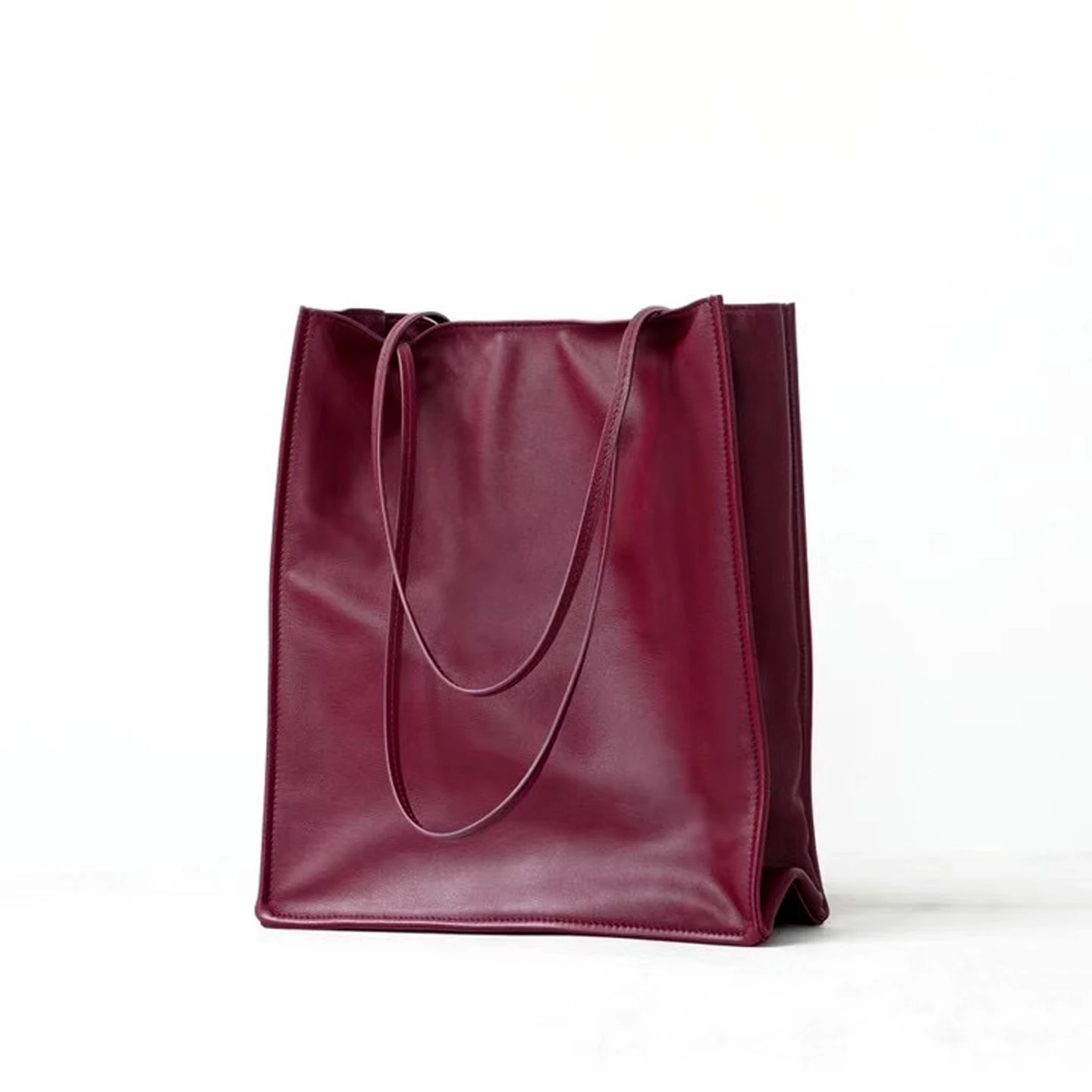 New 24cm Genuine Leather Tote Bag for Women Large Capacity Shoulder Handbag Inside & Outside Real Leather Minimalist Design
New 24cm Genuine Leather Tote Bag for Women Large Capacity Shoulder Handbag Inside & Outside Real Leather Minimalist Design
