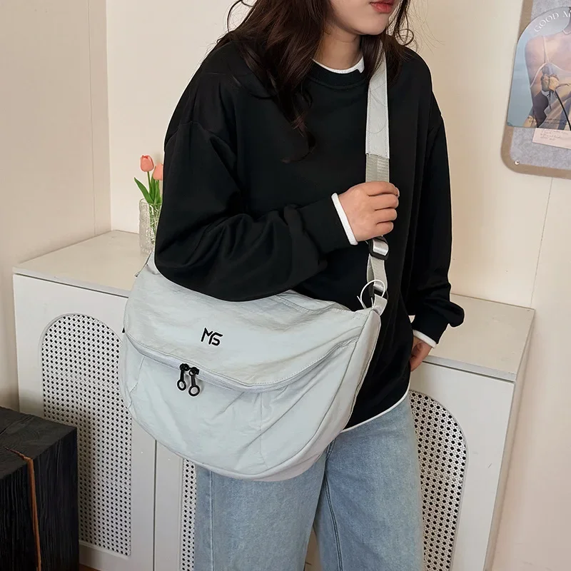 2023 Женская новая легкая минималистичная однотонная сумка из потертой ткани большой вместимости - повседневные предметы первой необходимости для повседневных тренировок
2023 Женская новая легкая минималистичная однотонная сумка из потертой ткани большой вместимости - повседневные предметы первой необходимости для повседневных тренировок