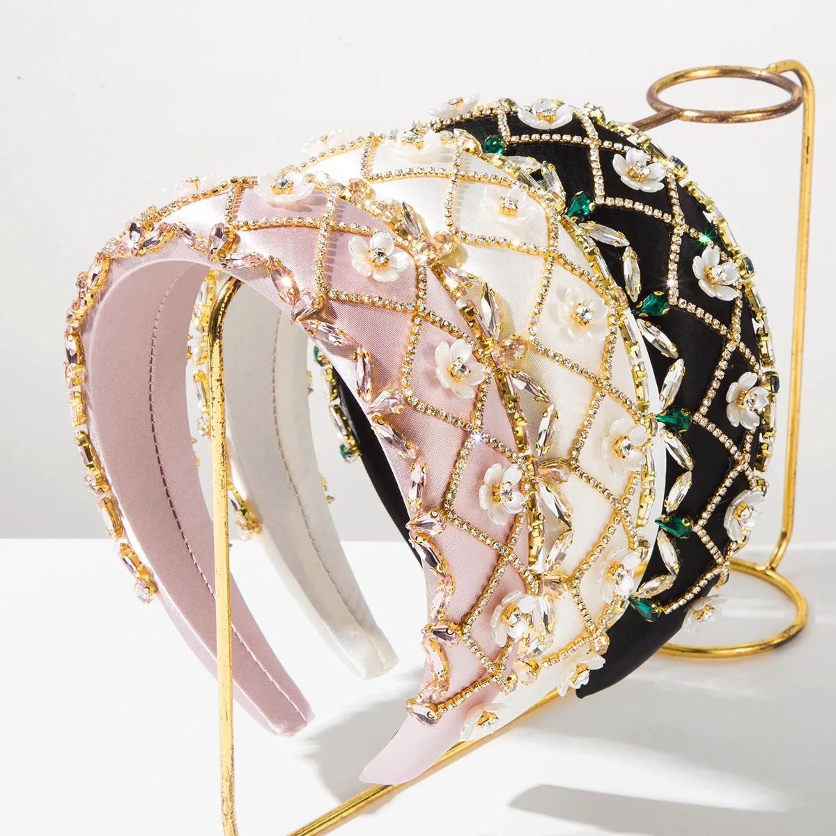 French Vintage Gold Mesh Lattice Headband With White 3D Flowers Elegant Baroque Style Rhinestone Hairband Royal Hair Hoop
French Vintage Gold Mesh Lattice Headband With White 3D Flowers Elegant Baroque Style Rhinestone Hairband Royal Hair Hoop
