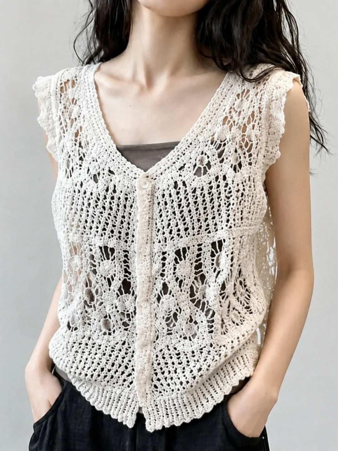 Elegant Hollow out Design Ice Silk Knitted Top Sleeveless Fashionable Summer Sun Protection Loose Fit Women's Fashionable Kni...
Elegant Hollow out Design Ice Silk Knitted Top Sleeveless Fashionable Summer Sun Protection Loose Fit Women's Fashionable Kni...