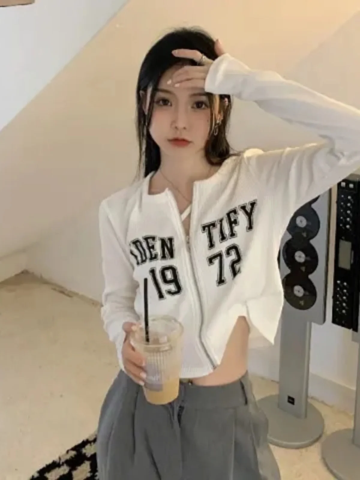 Retro American Hot Girl Zipper Long Sleeve T-Shirt Women's Spring Short Slim Fit Belly Show Top Trendy Fashion Inner Wear Bas...
Retro American Hot Girl Zipper Long Sleeve T-Shirt Women's Spring Short Slim Fit Belly Show Top Trendy Fashion Inner Wear Bas...