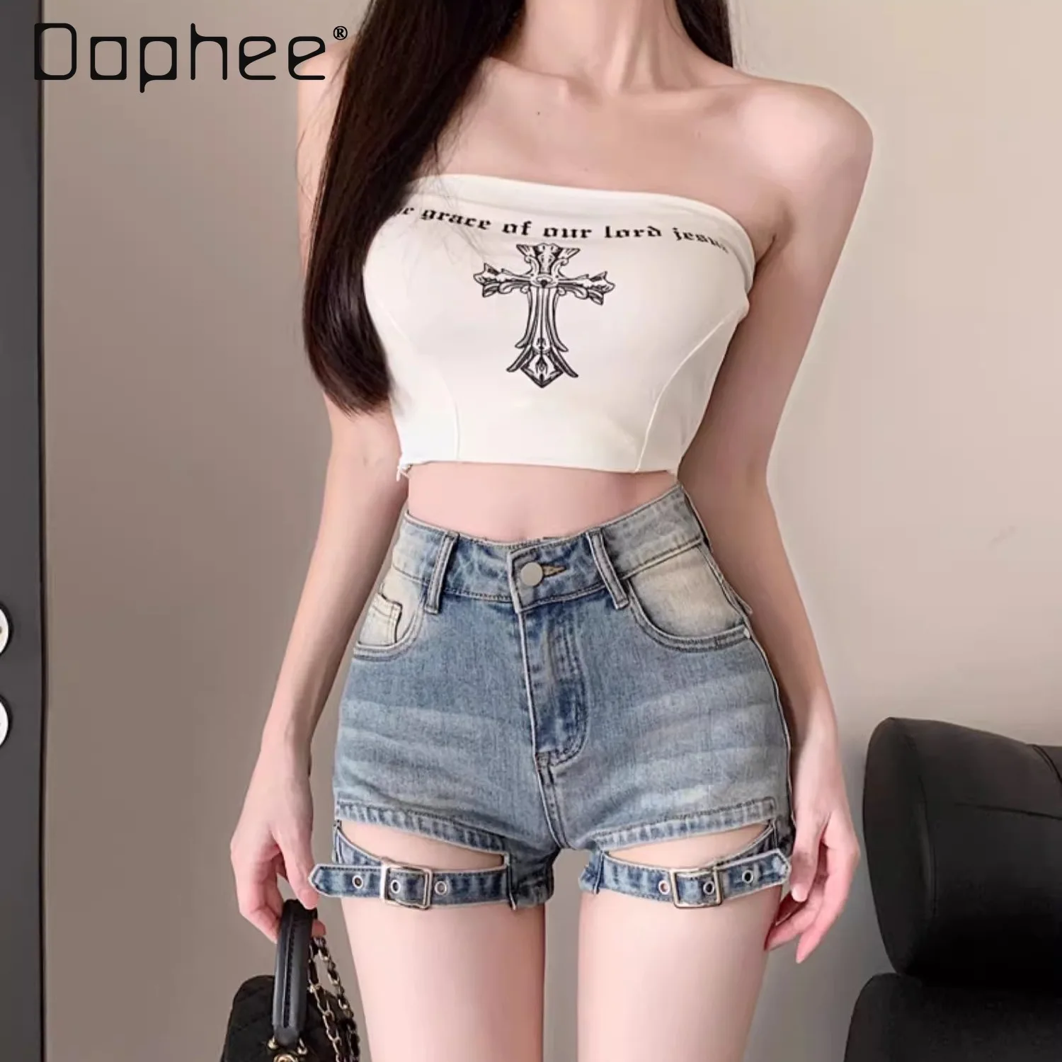 Summer 2025 New Spice Girl Retro Denim Shorts Women Washed Fashion Hollow Out Elastic Jean Shorts High Waist Slim Booty Shorts
Summer 2025 New Spice Girl Retro Denim Shorts Women Washed Fashion Hollow Out Elastic Jean Shorts High Waist Slim Booty Shorts