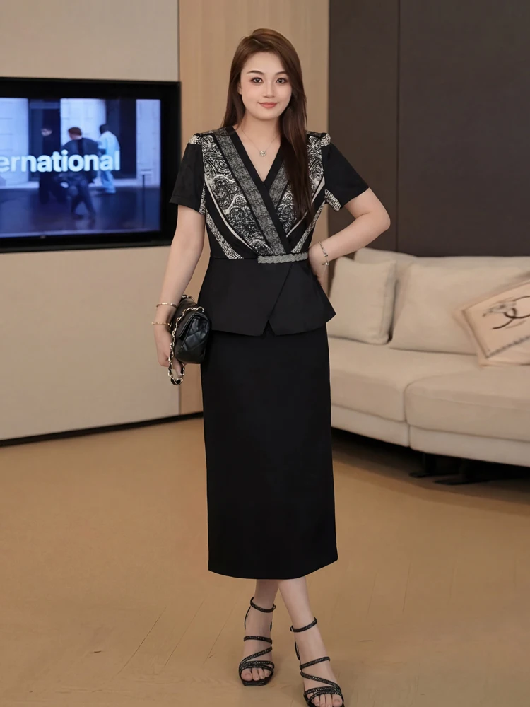 Summer New plus Size Women's Fashion Set with Shirt And Half Skirt in Satin Embroidered Fabric Elegant Style Korean Version
Summer New plus Size Women's Fashion Set with Shirt And Half Skirt in Satin Embroidered Fabric Elegant Style Korean Version