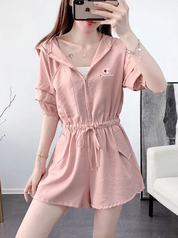 Розовый комбинезон-ромпер женский летний, свободный крой, утягивающий, повседневный, для работы, с высокой талией, из хлопка, прямой крой, с короткими штанинами
Розовый комбинезон-ромпер женский летний, свободный крой, утягивающий, повседневный, для работы, с высокой талией, из хлопка, прямой крой, с короткими штанинами