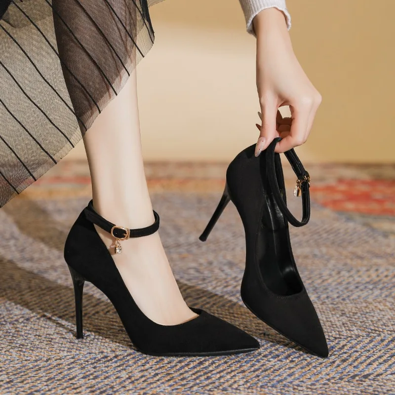 2026 Velvet black high heels for adult gift, widened and fattened pointed single shoes, professional work shoes in large size
2026 Velvet black high heels for adult gift, widened and fattened pointed single shoes, professional work shoes in large size
