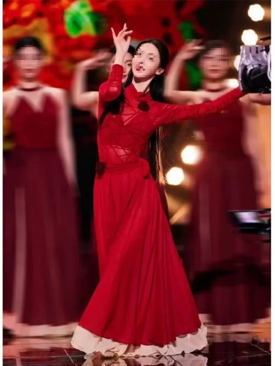 Classical dance performance attire, elegant and fairy like, with golden morning divination and hanging dance attire. New Year's
Classical dance performance attire, elegant and fairy like, with golden morning divination and hanging dance attire. New Year's