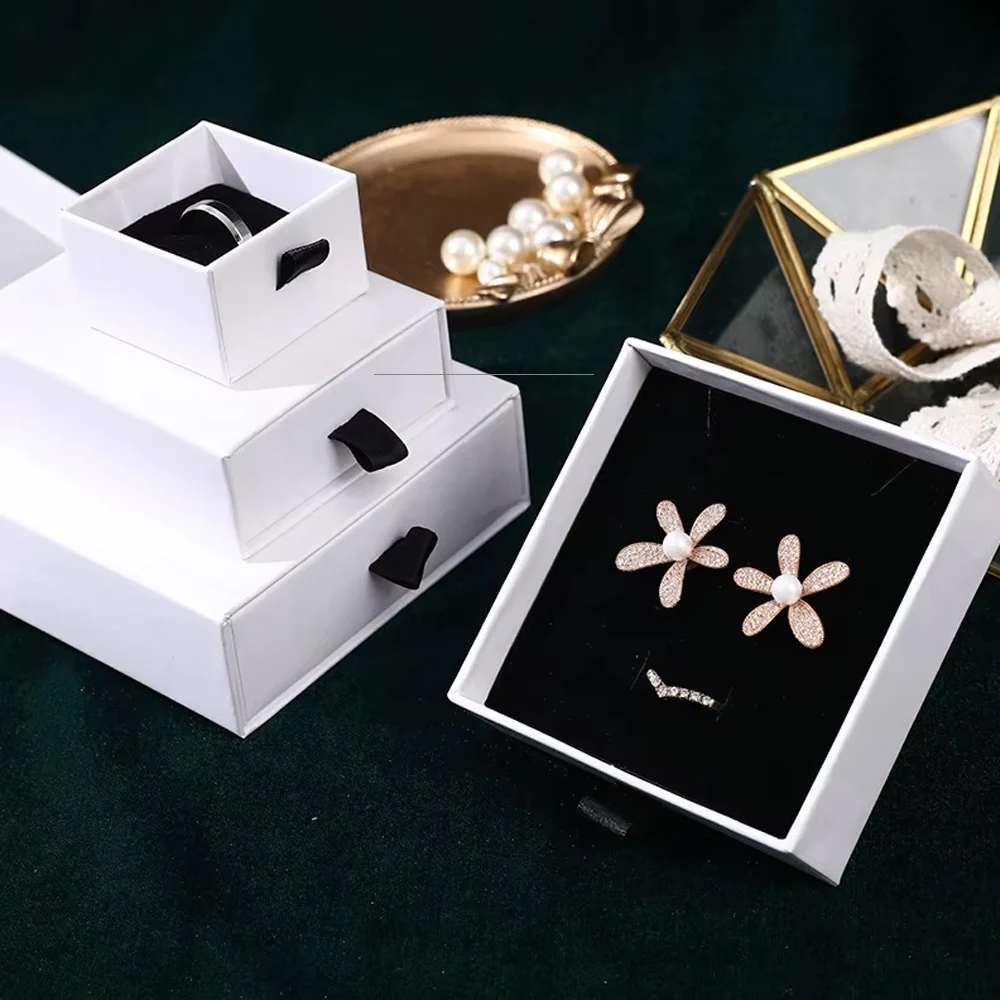 12pcs White Kraft Paper Jewelry Drawer Box Earring Necklace Ring Oil Bracelet Pendant Bracelet Boutique Organizer Packaging Case
12pcs White Kraft Paper Jewelry Drawer Box Earring Necklace Ring Oil Bracelet Pendant Bracelet Boutique Organizer Packaging Case