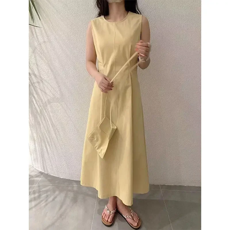 Round neck yellow dress female 2024 summer new simple and casual temperament waist slim sleeveless A-word long skirt
Round neck yellow dress female 2024 summer new simple and casual temperament waist slim sleeveless A-word long skirt