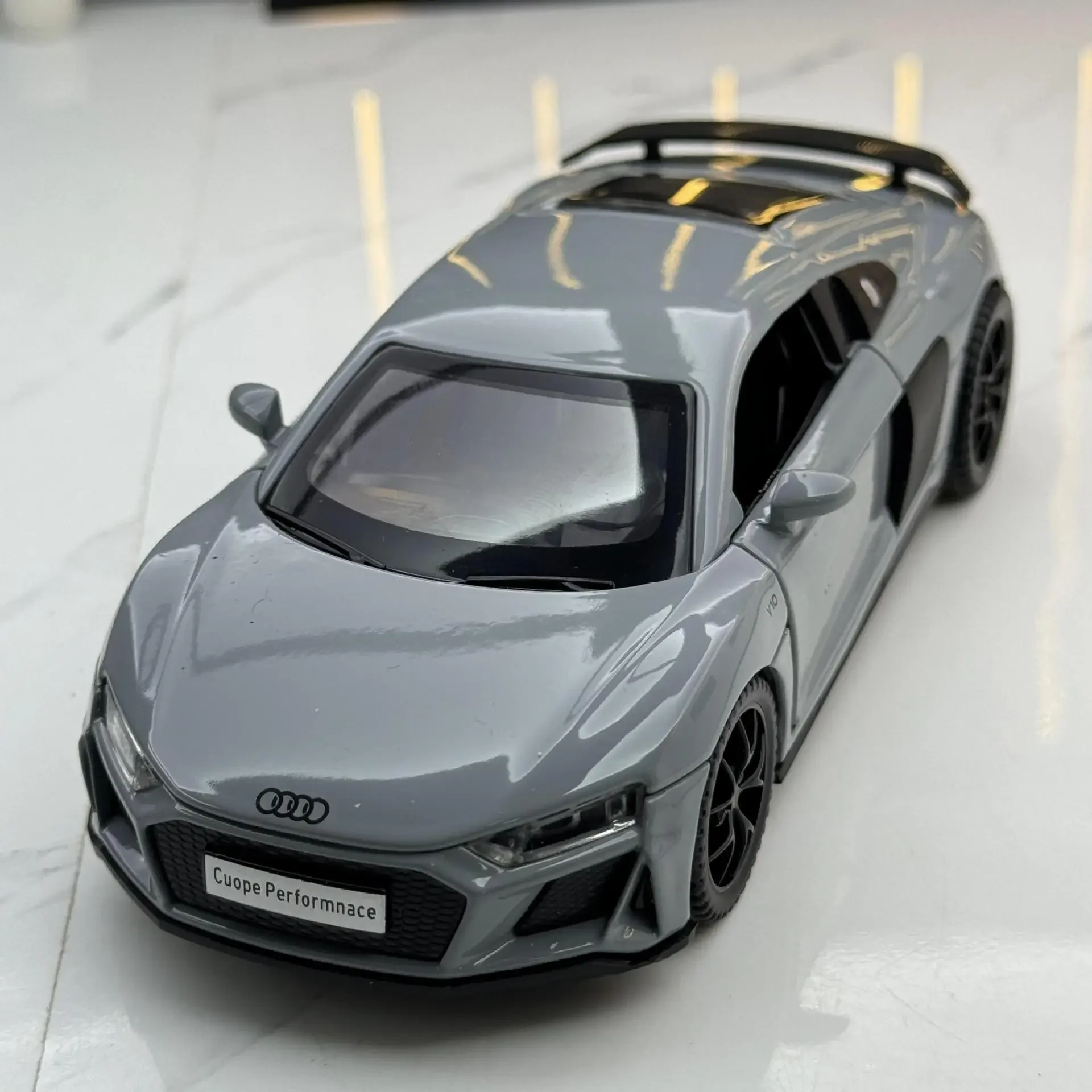1: 32 Audi R8 sports car with sound-light feedback toy car music model decoration collectibles
1: 32 Audi R8 sports car with sound-light feedback toy car music model decoration collectibles