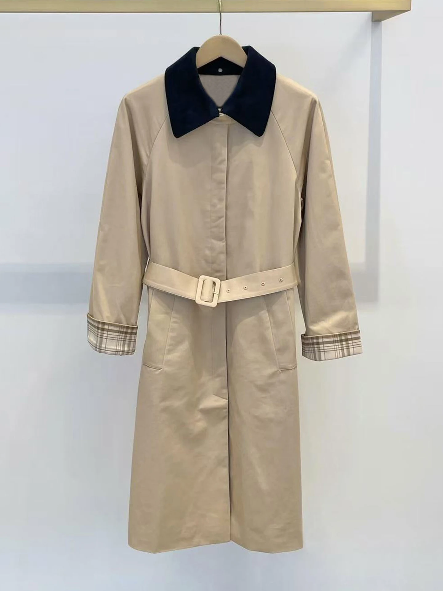 M Home Southern Oil High End Women's Faion 2025 Autumn Retro Briti Sle Coat with Belt Long Outerwear Collar Stand up
M Home Southern Oil High End Women's Faion 2025 Autumn Retro Briti Sle Coat with Belt Long Outerwear Collar Stand up