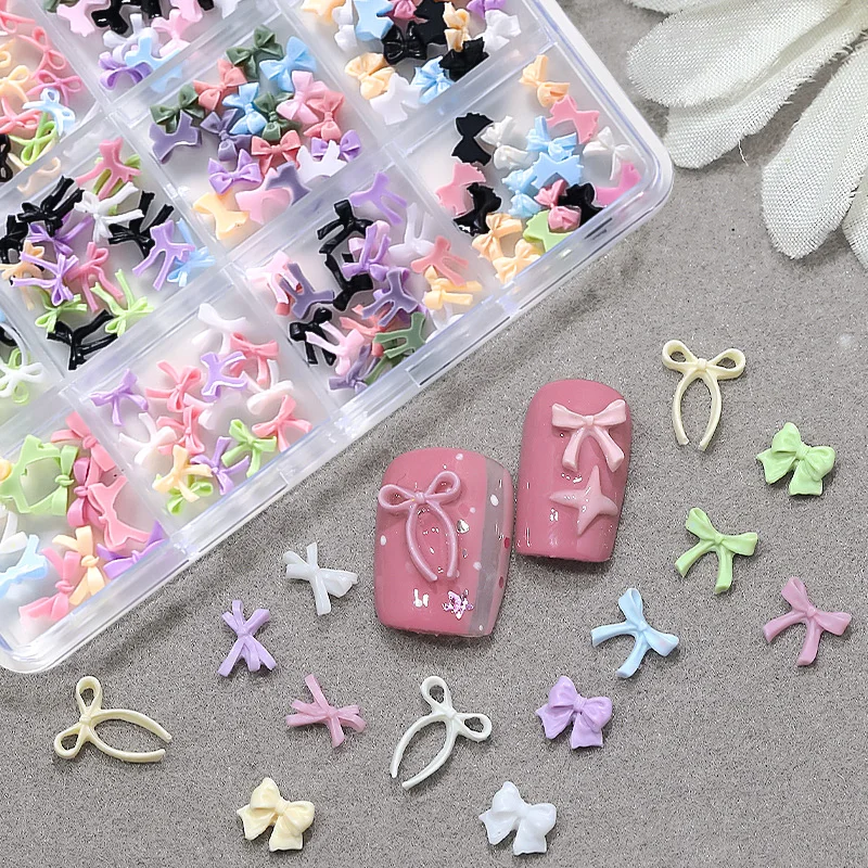 12 сеток/коробка, набор разноцветных бантов, однотонная лента из смолы, аксессуары для дизайна ногтей, украшения, подвески, каваи, маникюр «сделай сам»
12 сеток/коробка, набор разноцветных бантов, однотонная лента из смолы, аксессуары для дизайна ногтей, украшения, подвески, каваи, маникюр «сделай сам»