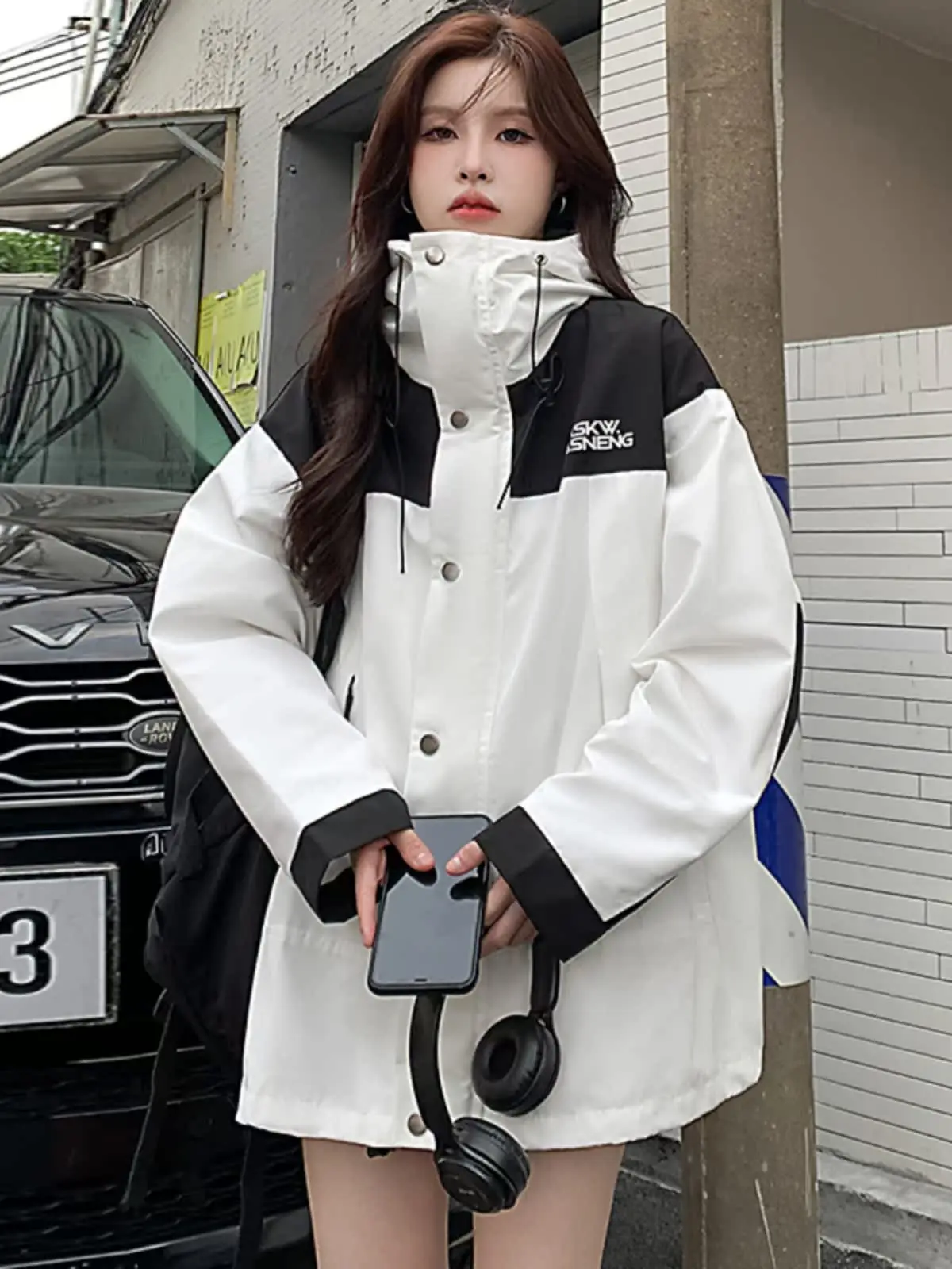 American Sle Spring Autumn Jaet Waterproof Windproof Outdoor Climbing Suit for Men And Women Casual Loose Fit Coat
American Sle Spring Autumn Jaet Waterproof Windproof Outdoor Climbing Suit for Men And Women Casual Loose Fit Coat