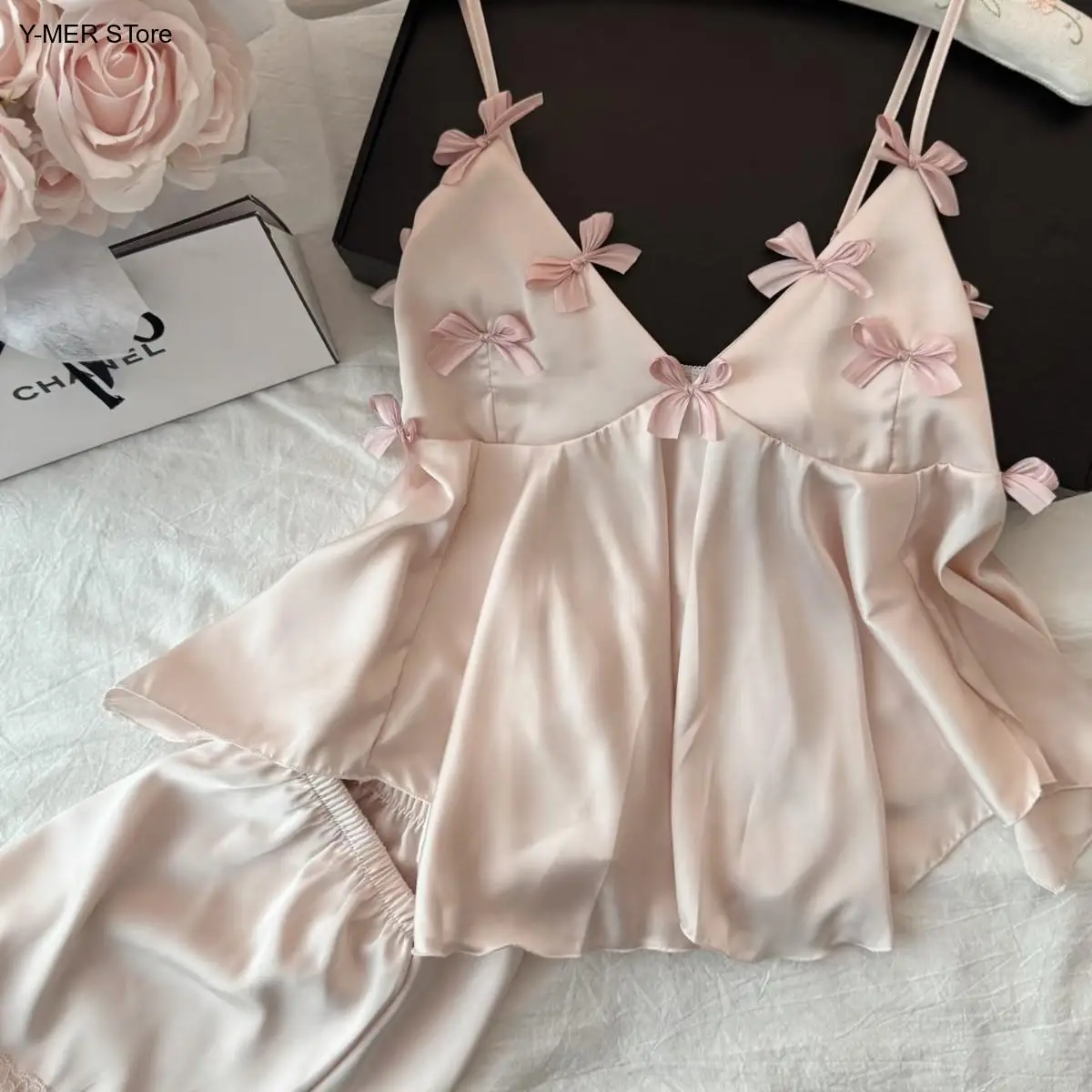 2026 Sweet Cute Women Ice Silk Pajamas with Chest Pad Pink Bow Decor Sling Shorts Set Homewear Outwear
2026 Sweet Cute Women Ice Silk Pajamas with Chest Pad Pink Bow Decor Sling Shorts Set Homewear Outwear