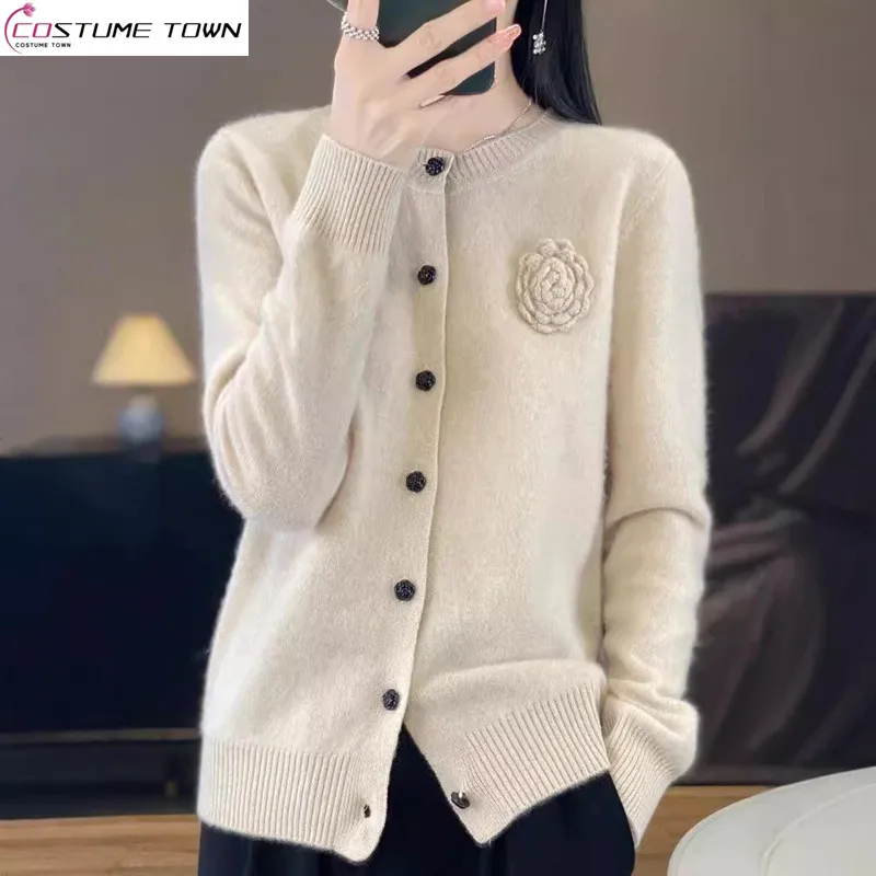 Autumn and Winter New Rose Embroidered Wool Cardigan Fashion Round Neck Versatile Knitted Sweater
Autumn and Winter New Rose Embroidered Wool Cardigan Fashion Round Neck Versatile Knitted Sweater