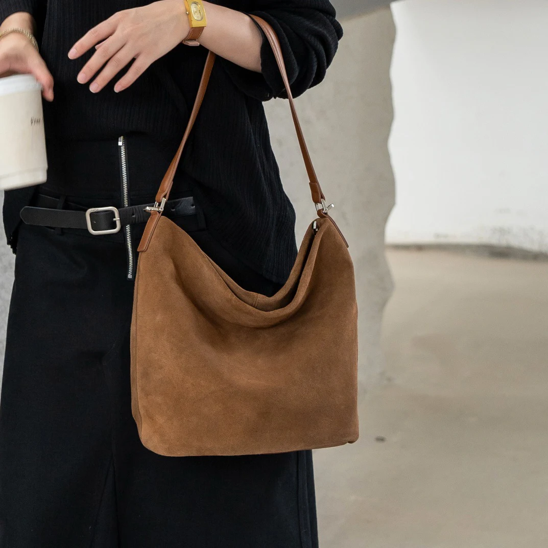 Suede Tote Bag 2025 New Niche Design Large Capacity Frosted Cowhide Vintage Handbag Fashion Women's Underarm Shoulder Bag
Suede Tote Bag 2025 New Niche Design Large Capacity Frosted Cowhide Vintage Handbag Fashion Women's Underarm Shoulder Bag