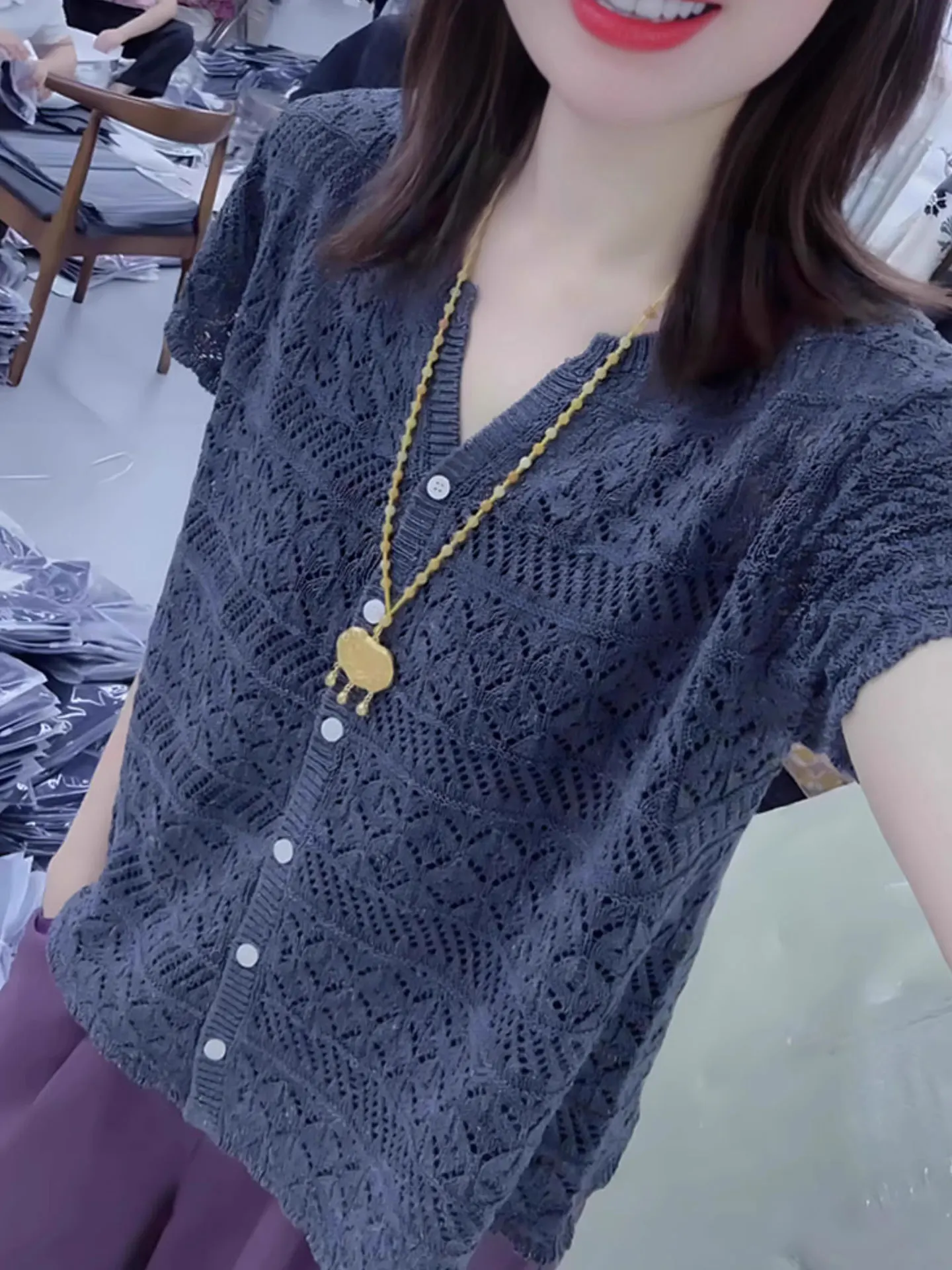 Элегантный ажурный дышащий вязаный кардиган с коротким рукавом и шелковым топом для создания молодежного летнего образа в корейском стиле
Элегантный ажурный дышащий вязаный кардиган с коротким рукавом и шелковым топом для создания молодежного летнего образа в корейском стиле