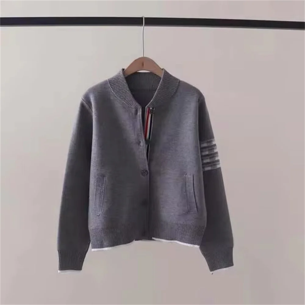 Women Clothing Dog Embroidery Thick Wool Cardigan Winter Thick Coats Loose Casual Sweater Jackets Female V-neck Solid Knitwear
Women Clothing Dog Embroidery Thick Wool Cardigan Winter Thick Coats Loose Casual Sweater Jackets Female V-neck Solid Knitwear
