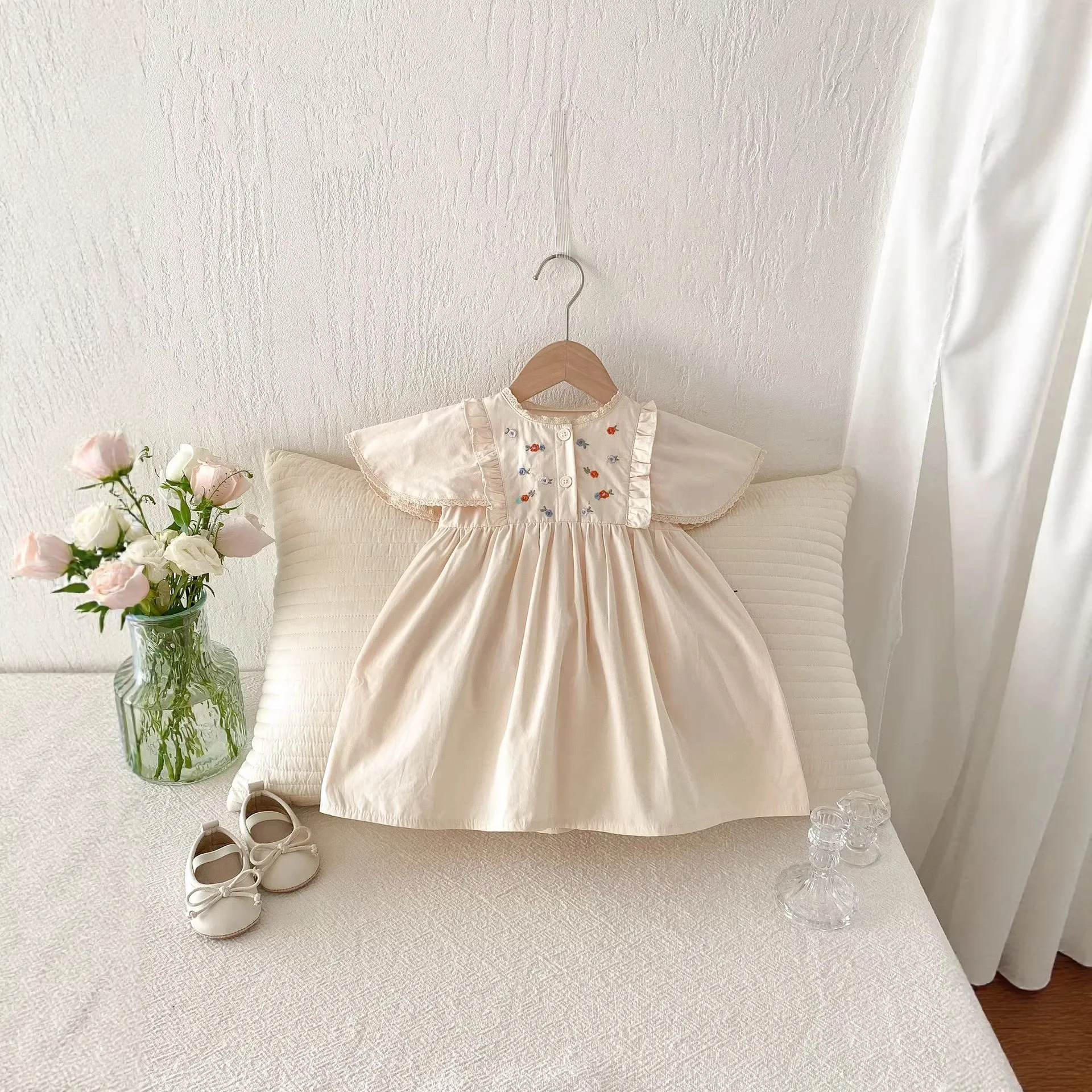 Korean Children's Clothing 2026 Summer New Style Girls' Baby Fashion Doll Collar Floral Short Sleeved Dress Princess Skirt
Korean Children's Clothing 2026 Summer New Style Girls' Baby Fashion Doll Collar Floral Short Sleeved Dress Princess Skirt