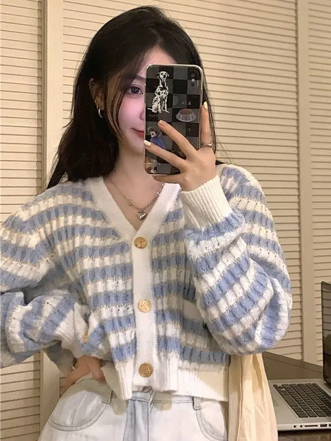 Soft and waxy style knitted cardigan jacket for women autumn 2024 new retro short v-neck sweater women's tops ins trend y2k tops
Soft and waxy style knitted cardigan jacket for women autumn 2024 new retro short v-neck sweater women's tops ins trend y2k tops
