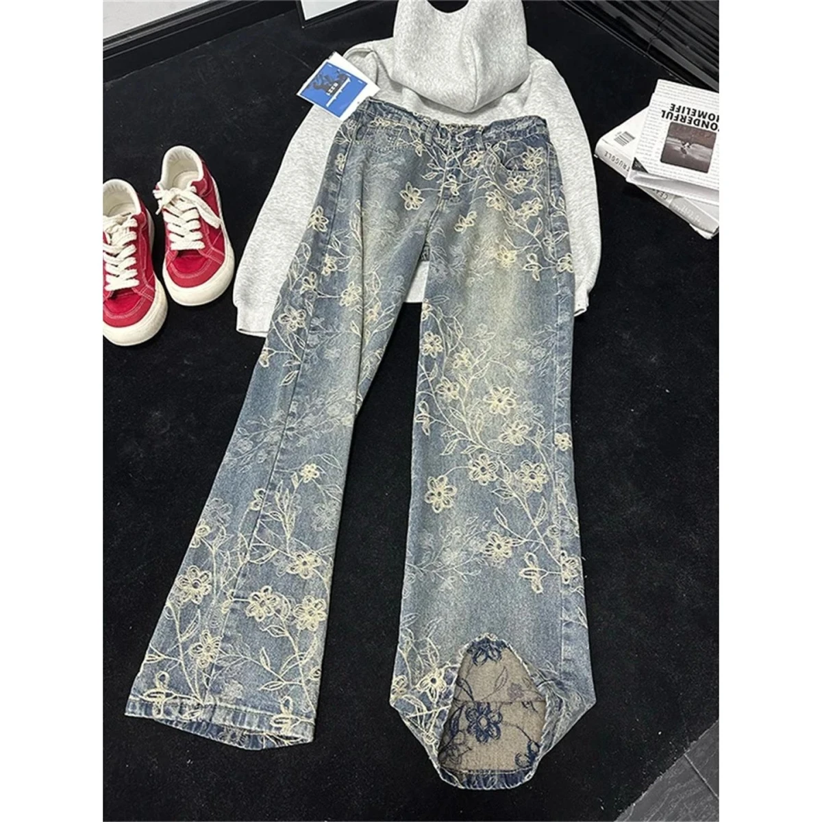 Мужские джинсы-клеш с цветочной вышивкой в стиле ретро, средняя посадка, прямые штанины, деним, осенний сезон, дизайн в американском стиле...
Мужские джинсы-клеш с цветочной вышивкой в стиле ретро, средняя посадка, прямые штанины, деним, осенний сезон, дизайн в американском стиле...