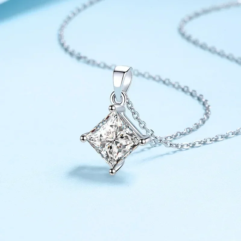 Luxury Platinum PT950 popluar 1/2ct Certified Moissanite Necklace Women square Diamond Pendant Wedding Jewelry Attend gatherings
Luxury Platinum PT950 popluar 1/2ct Certified Moissanite Necklace Women square Diamond Pendant Wedding Jewelry Attend gatherings