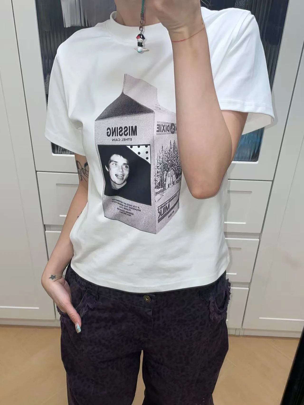 Женская летняя футболка MMBBT Original Milk Box с принтом персонажей, коротким рукавом и круглым вырезом, новая модель, приталенный крой, повседневная, из смесового хлопка
Женская летняя футболка MMBBT Original Milk Box с принтом персонажей, коротким рукавом и круглым вырезом, новая модель, приталенный крой, повседневная, из смесового хлопка