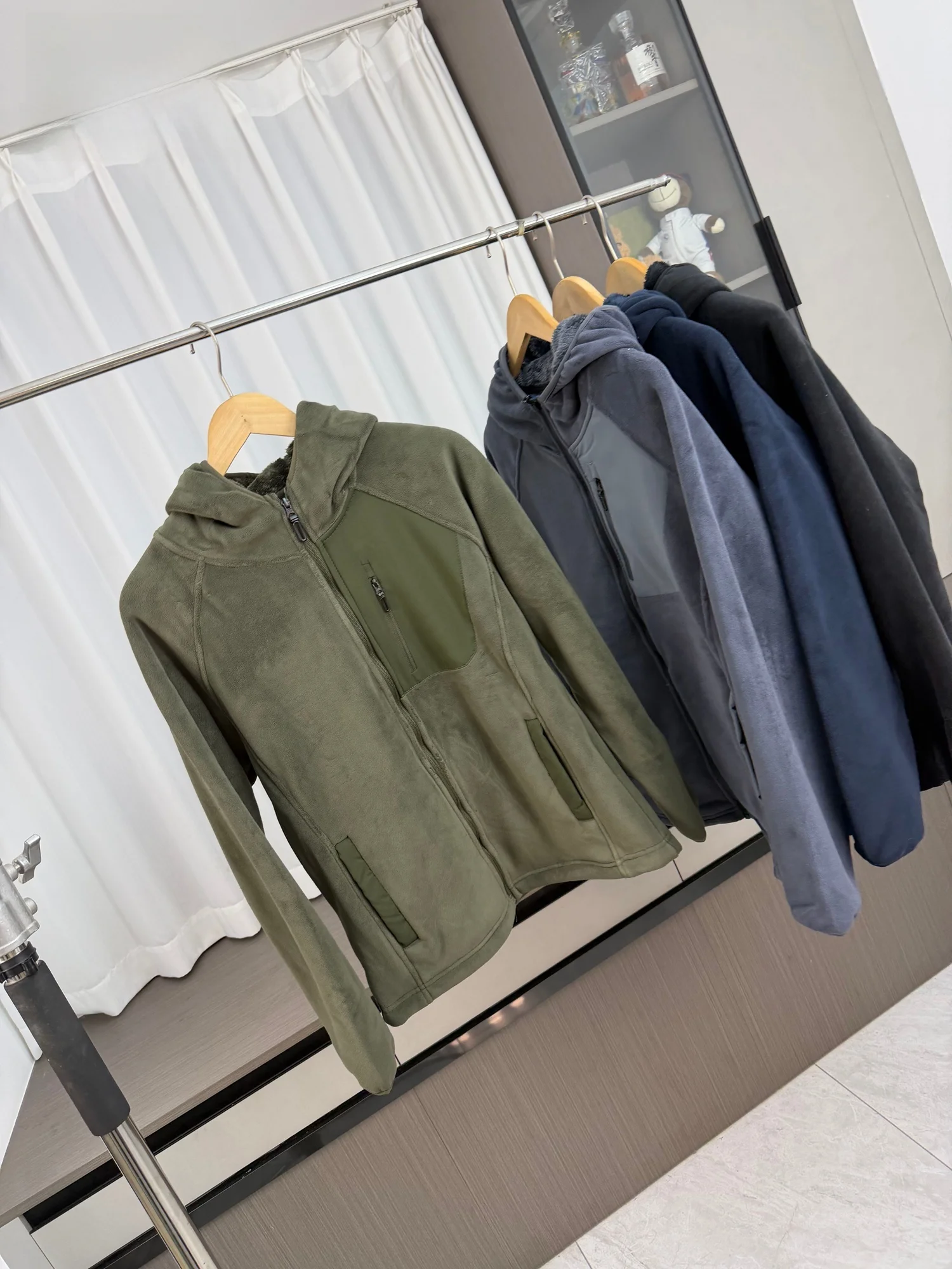 Мужское пальто Thiened Fce с капюшоном Jaet Faion Urban Sle, теплое ветрозащитное пальто, подходит для длинной свечи, застежка-молния, чистый цвет
Мужское пальто Thiened Fce с капюшоном Jaet Faion Urban Sle, теплое ветрозащитное пальто, подходит для длинной свечи, застежка-молния, чистый цвет