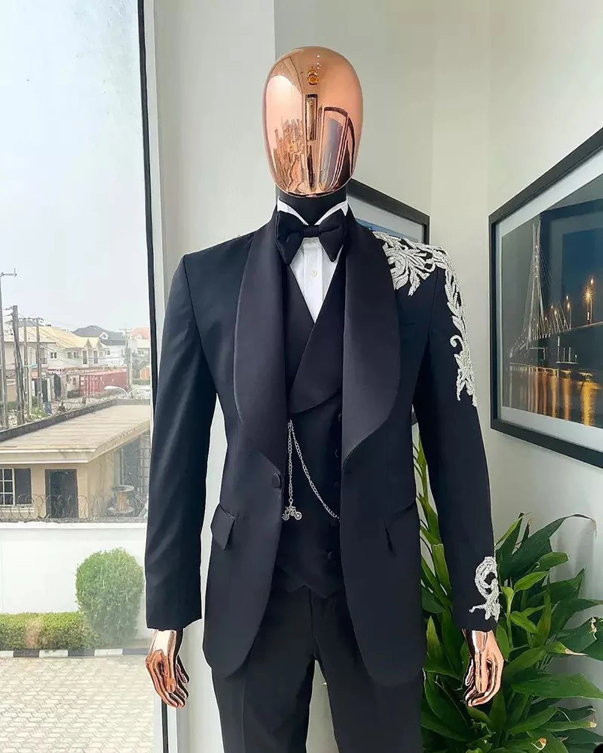 Piece Wedding Tuxedos Men Suits Applicants Modern Formal One Button Customized Fit Notched Lapel Pockets Bridegroom Two Packets
Piece Wedding Tuxedos Men Suits Applicants Modern Formal One Button Customized Fit Notched Lapel Pockets Bridegroom Two Packets