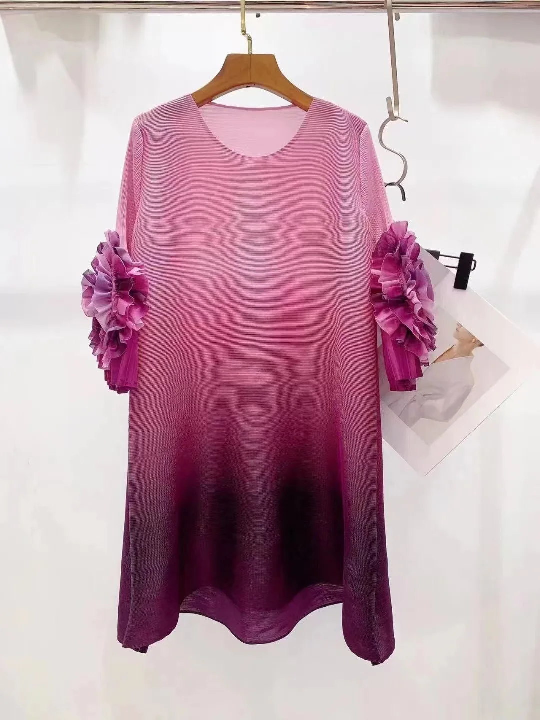 Miyake Fold Dress Three-dimensional Long Sleeve Embroidery Age Reduction Loose Foreign Hot Dresses Women's Clothing 2024 New
Miyake Fold Dress Three-dimensional Long Sleeve Embroidery Age Reduction Loose Foreign Hot Dresses Women's Clothing 2024 New