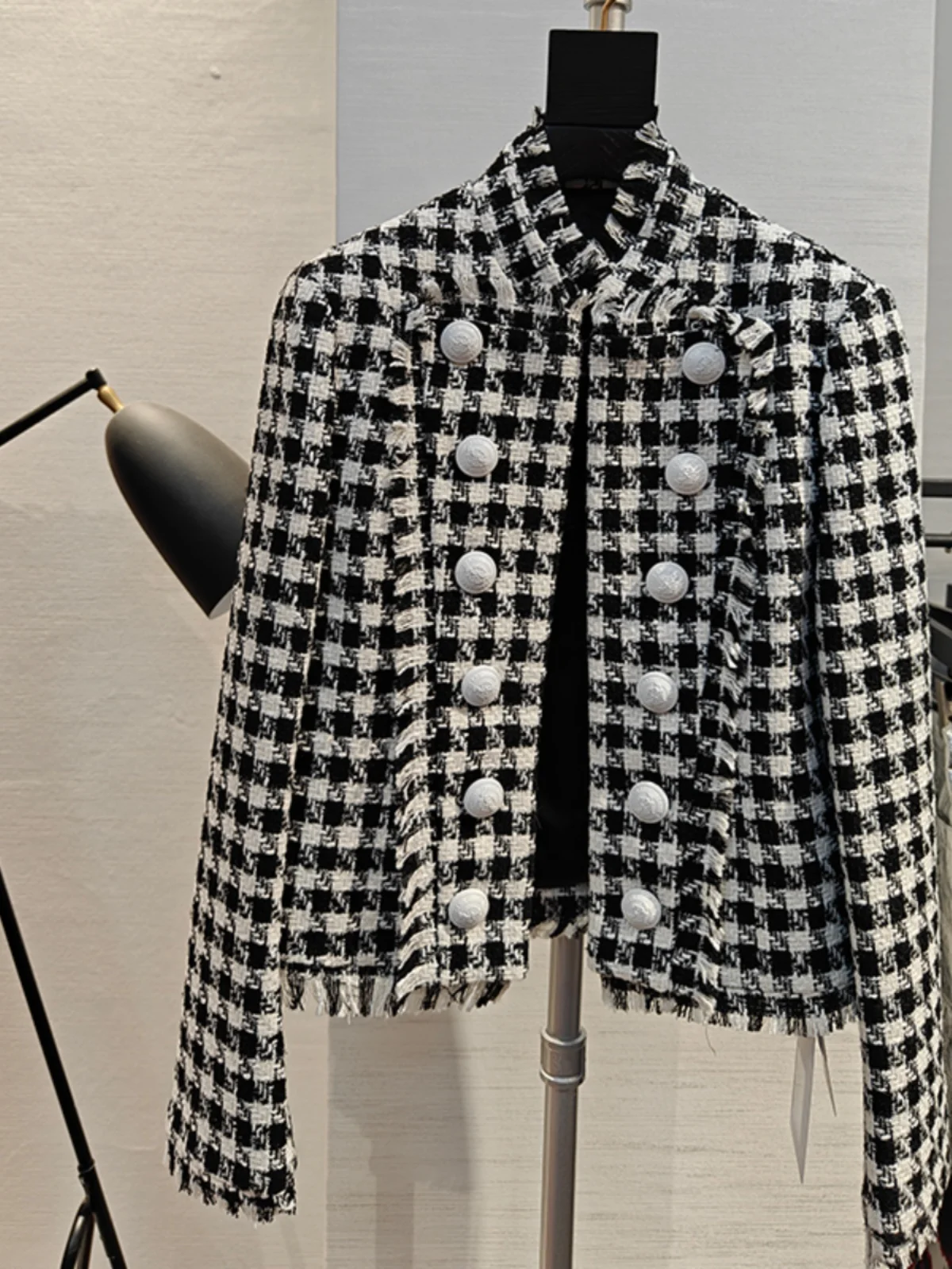 Классическое клетчатое ортопальто, женское осеннее новое пальто в стиле ретро, женский костюм на пуговицах, облегающий длинный костюм све 
Классическое клетчатое ортопальто, женское осеннее новое пальто в стиле ретро, женский костюм на пуговицах, облегающий длинный костюм све