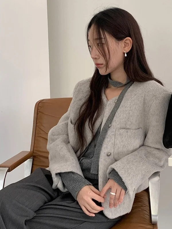 Корейское женское шерстяное пальто с круглым вырезом на одной пуговице, утягивающее пальто для поездок на работу, длинное све, осеннее новое поступление
Корейское женское шерстяное пальто с круглым вырезом на одной пуговице, утягивающее пальто для поездок на работу, длинное све, осеннее новое поступление