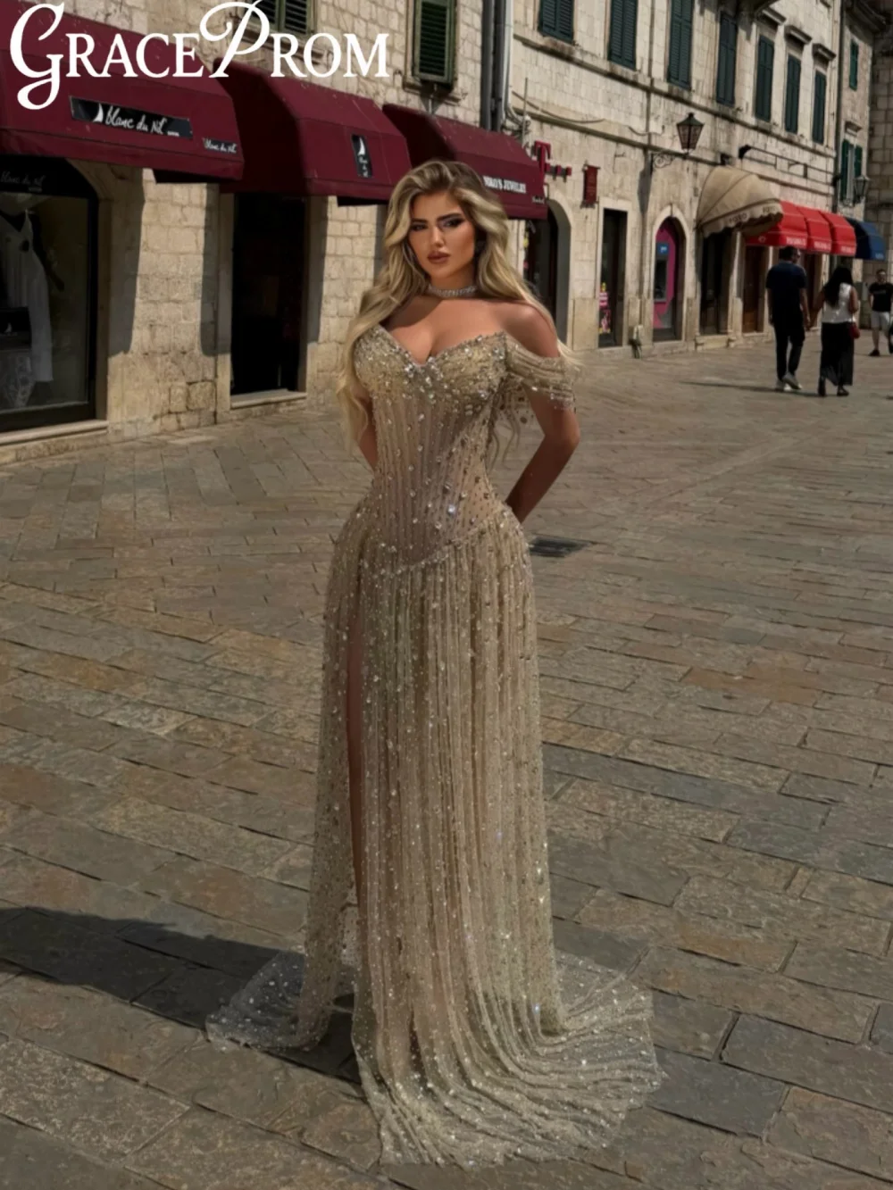 Gorgeous Crystal A-line Evening Dress Floor-length Off Shoulder Wedding Party Gown Customized Sexy High Slit Banquet Gowns
Gorgeous Crystal A-line Evening Dress Floor-length Off Shoulder Wedding Party Gown Customized Sexy High Slit Banquet Gowns