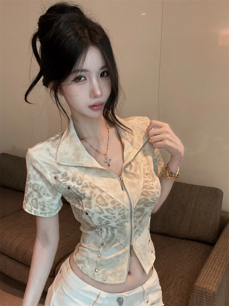Sweet Cool Slim Fit Short T-Shirt Summer Personality Collar Casual Retro Dyed Short Sleeve Spicy Girl Top Women
Sweet Cool Slim Fit Short T-Shirt Summer Personality Collar Casual Retro Dyed Short Sleeve Spicy Girl Top Women