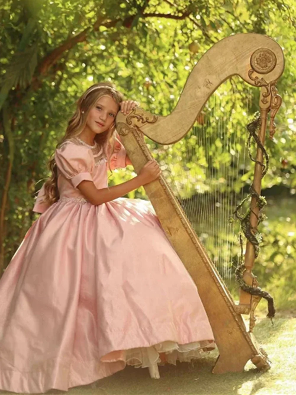 Customized Princess Flower Girl Dresses For Wedding Satin Short Sleeves Floor Length Classic Birthday First Communion Ball Gown
Customized Princess Flower Girl Dresses For Wedding Satin Short Sleeves Floor Length Classic Birthday First Communion Ball Gown