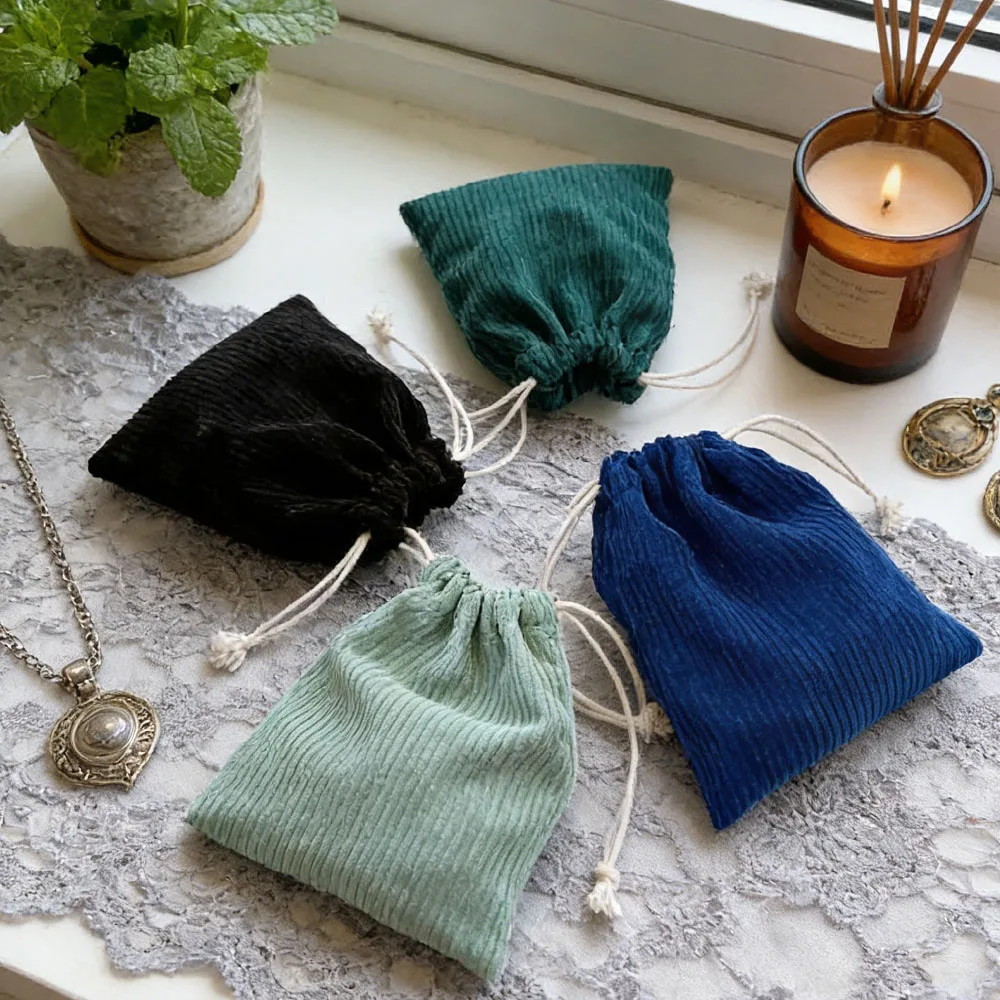 14x16cm Corduroy Jewelry Gift Bag Ribbed Velvet Suede Drawstring Pouch Earrings Rings Keychain Headset Cosmetic Makeup Organizer
14x16cm Corduroy Jewelry Gift Bag Ribbed Velvet Suede Drawstring Pouch Earrings Rings Keychain Headset Cosmetic Makeup Organizer