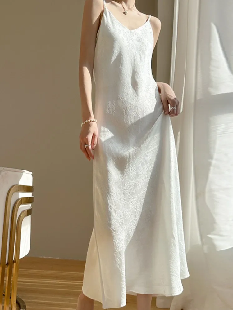 Women Sexy Sleeveless Satin Long Dresses Fashion Elegant Casual Spring Summer Vestidos Loose V-neck Printed Solid Color Dress
Women Sexy Sleeveless Satin Long Dresses Fashion Elegant Casual Spring Summer Vestidos Loose V-neck Printed Solid Color Dress